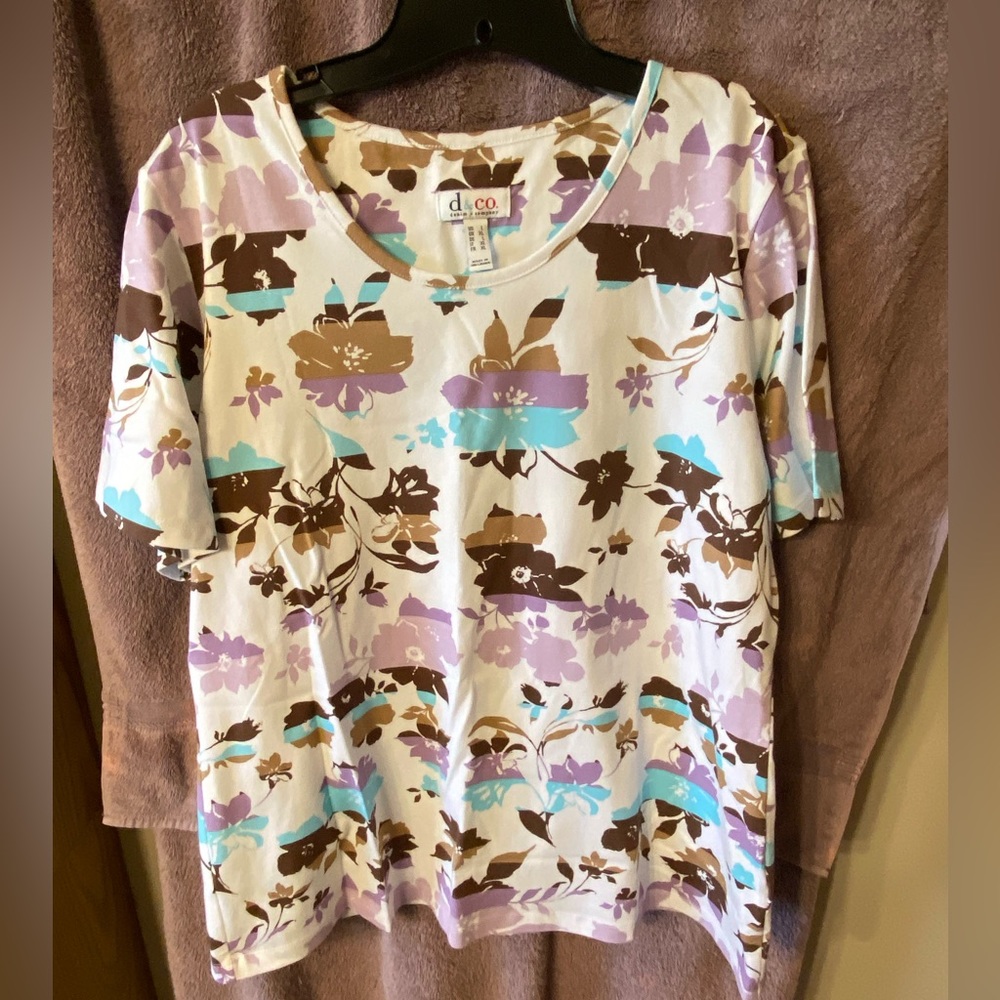 COPY - Ladies short sleeve floral print top by d&co (Denim & Company) - Picture 6 of 10
